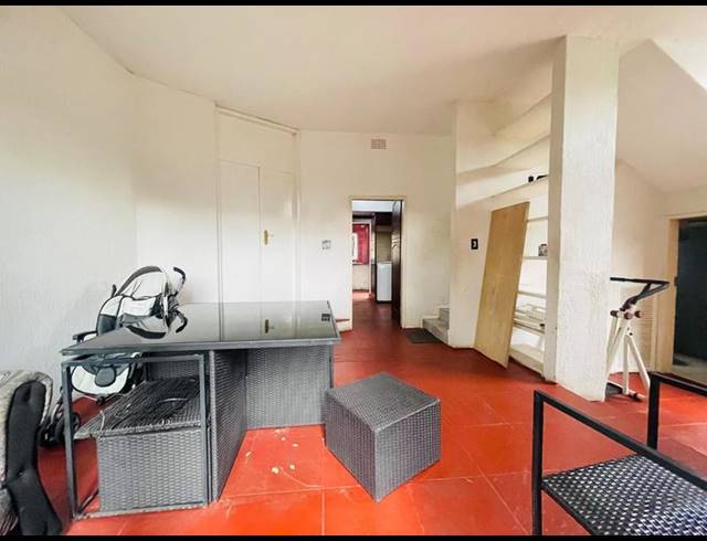 6 BEDROOM HOUSE FOR SALE IN ORANGE GROVE